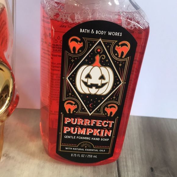 Bath and Body Works Halloween Gold Skull Soap Holder AND Soap - Brand New - Picture 6 of 10